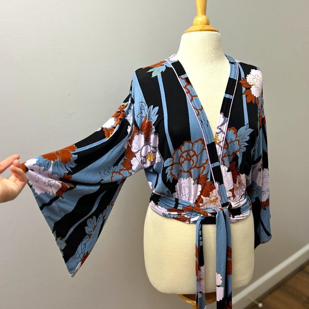 Free People Blue Floral Bell Sleeve Tie Waist 'That's a Wrap' Top Sz XS